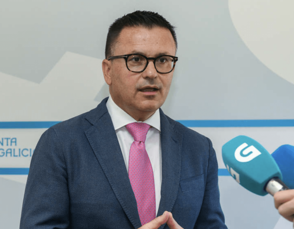 El conselleiro visitó en Zúrich la sede de la Asociación Cultural As Xeitosiñas, antes de participar esta tarde en Basilea en el 40 aniversario del Centro Recreativo Cultural Ourense.