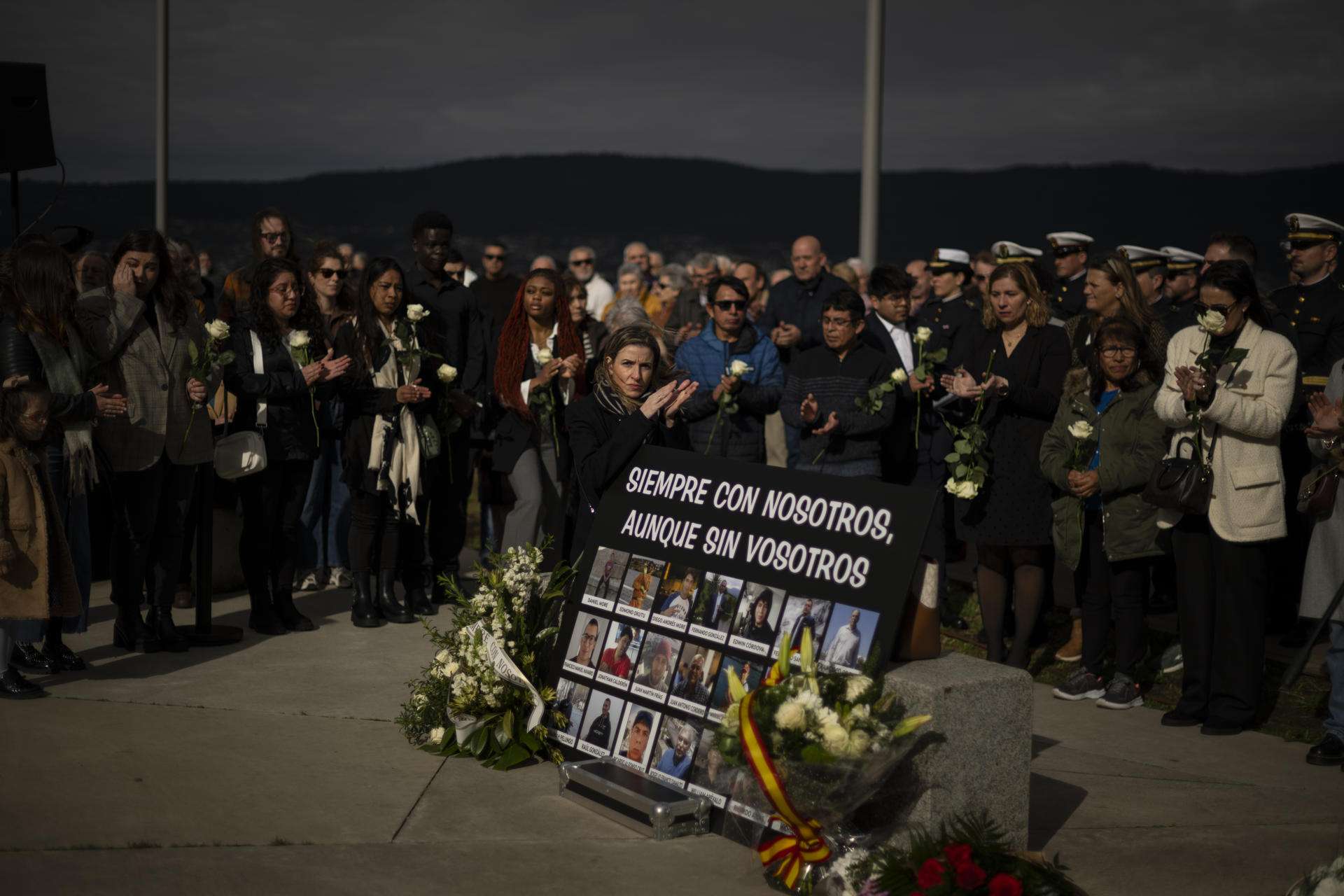 Los familiares de las 21 víctimas del hundimiento recuerdan a los fallecidos este sábado en Marín, cuando se cumplen tres años del naufragio del pesquero Villa de Pitanxo en aguas de Terranova. EFE/ Brais Lorenzo