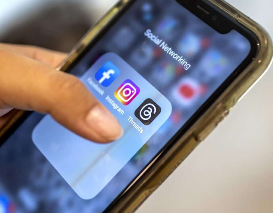 Los gallegos eligen la mensajería instantánea: se consolida como el consumo digital más popular