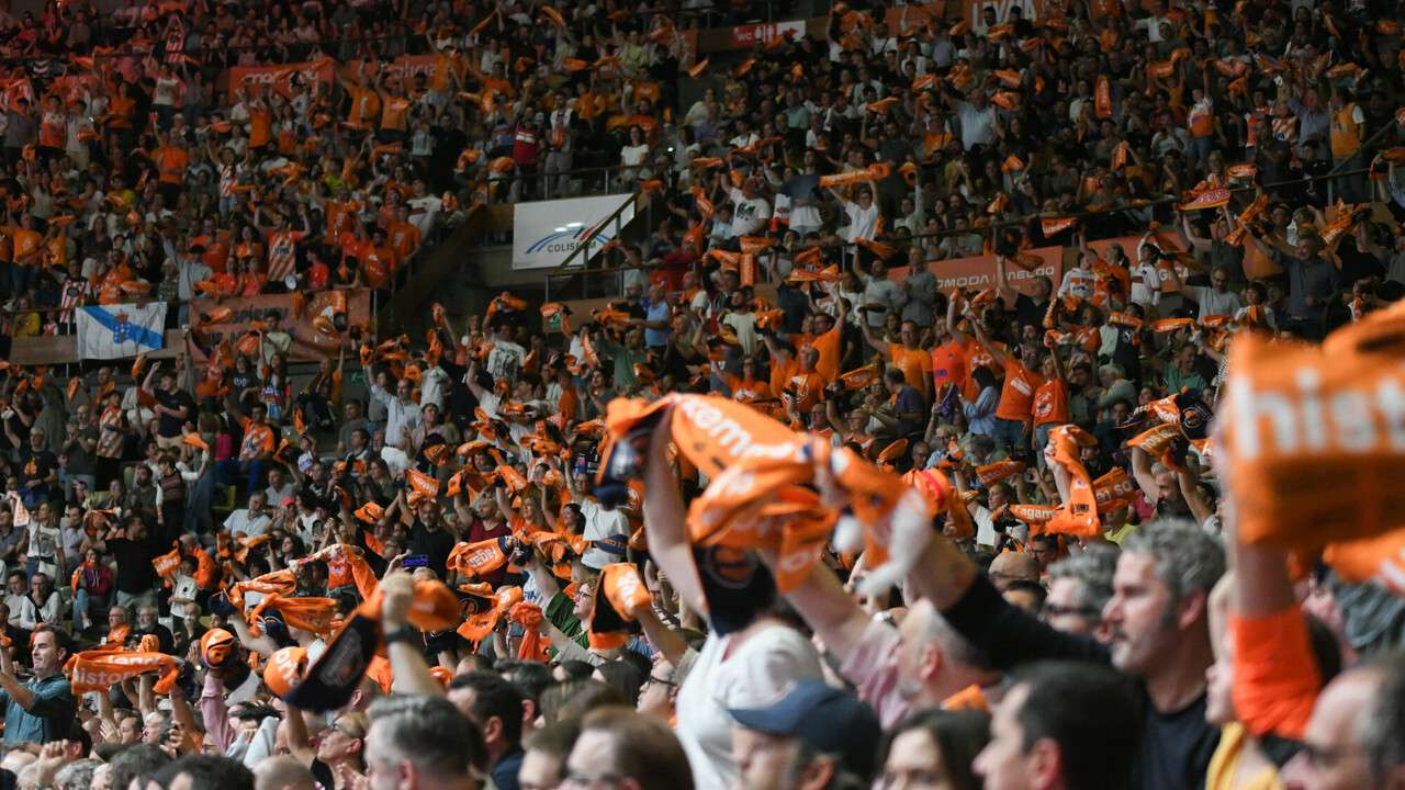 Aficionados coruñeses disfrutando del triunfo ante el Real Madrid, en una imagen que esperamos que muy pronto vuelva a repetirse