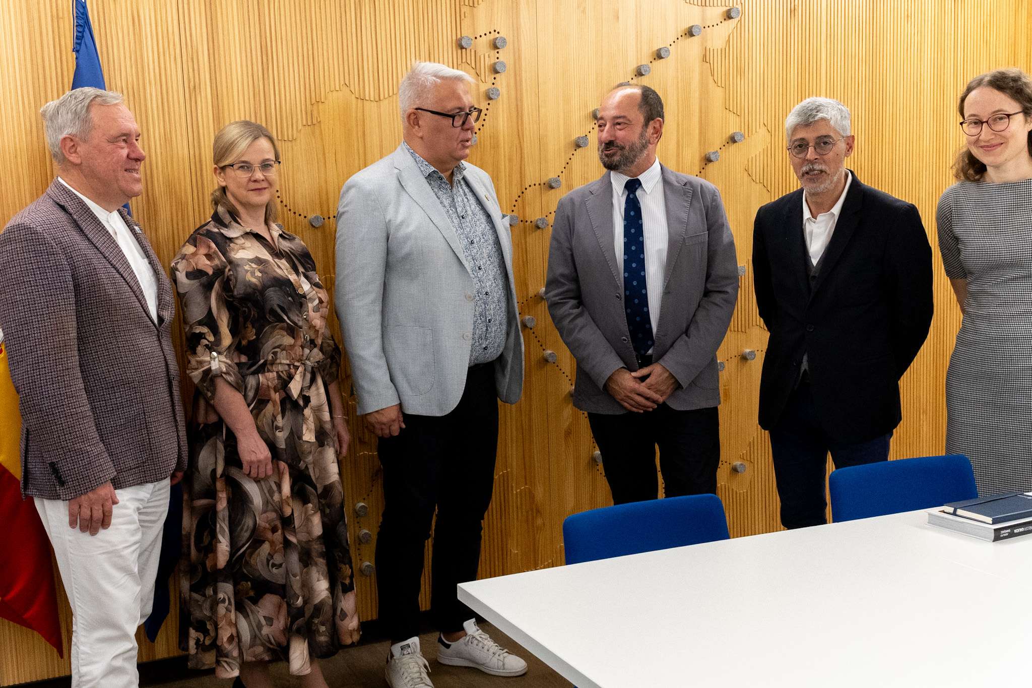 9/10/25 Xosé Merelles, acompañado por el director de la Sociedad de Gestión del Plan Xacobeo, Ildefonso de la Campa, mantuvo un encuentro esta mañana con una delegación de la provincia polaca de Varmia y Masuria