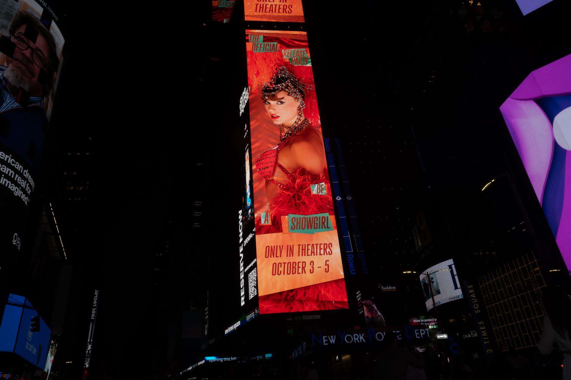 Nueva York, 4 oct (EFE).- Los gigantes del marketing Apple y Taylor Swift han coincidido este otoño en el color naranja para subrayar la identidad visual de sus nuevos lanzamientos: el iPhone 17 Pro en "naranja cósmico", en el caso de la compañía de la manzana mordida, y un vinilo anaranjado para 'The Life of a Showgirl', el duodécimo álbum de la cantante.