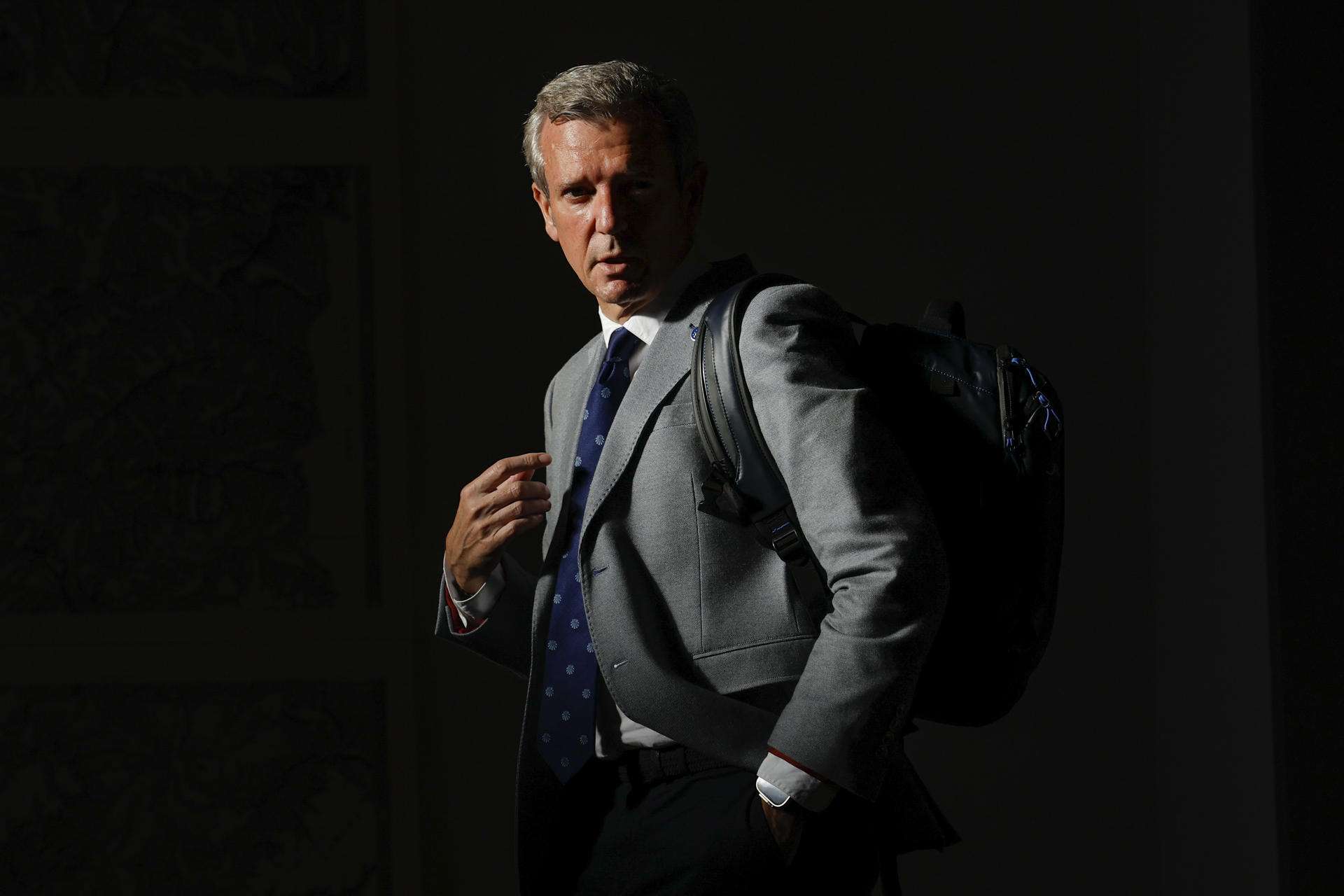 SANTIAGO DE COMPOSTELA, 17/10/2025.- El jefe del Ejecutivo gallego, Alfonso Rueda, antes de la reunión extraordinaria