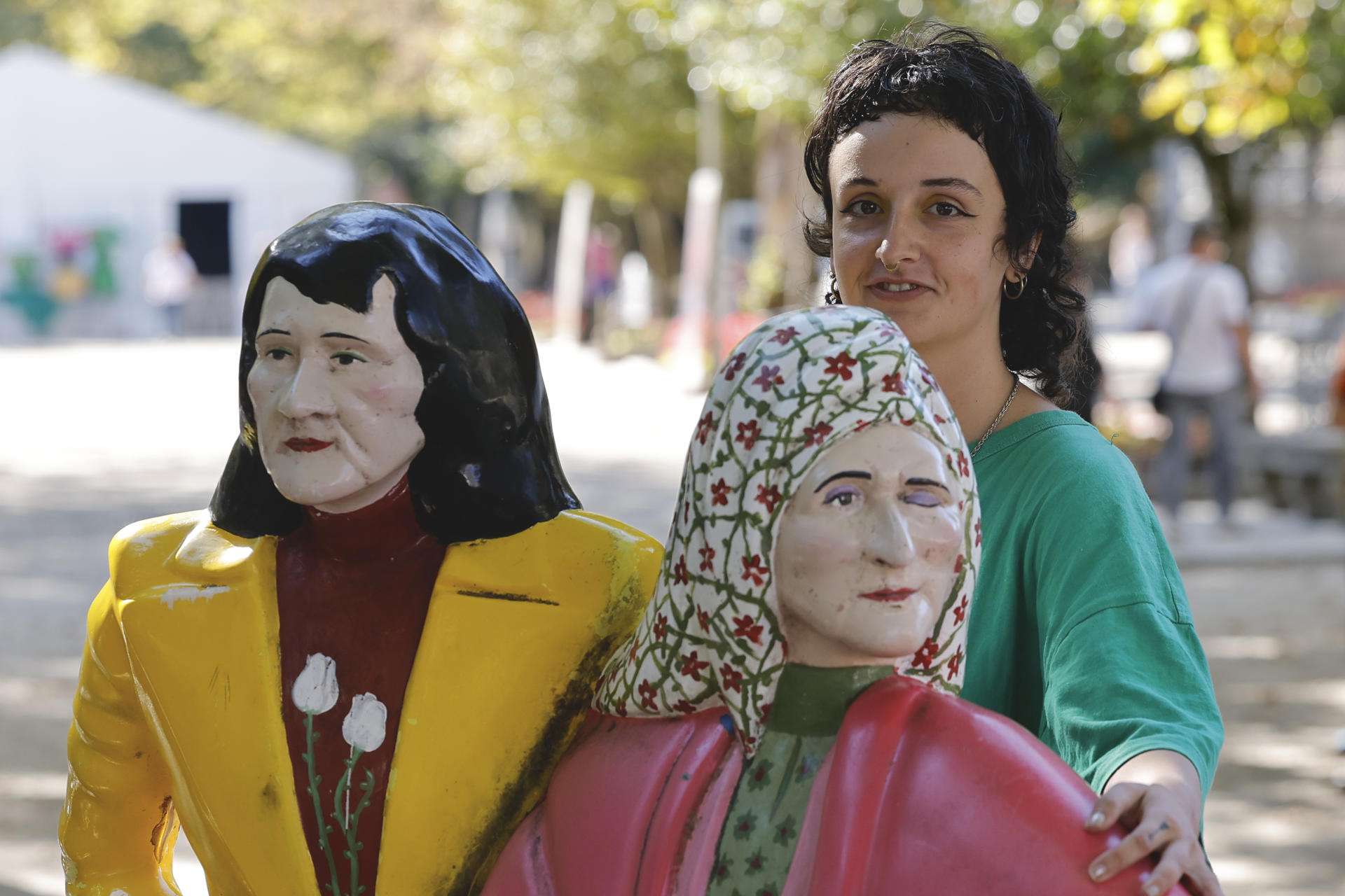 SANTIAGO DE COMPOSTELA, 18/10/2025.- La pedagoga María Benito explica su taller para encontrar pareja, 'No sé ligar' impartido en Santiago de Compostela. EFE