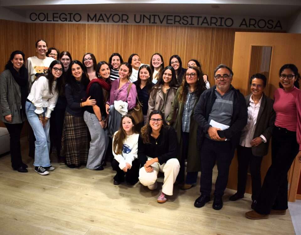 En su charla para Culturearte, Josecho compartió una mirada humana sobre la inmigración - Foto Asociación Universitaria Arousa